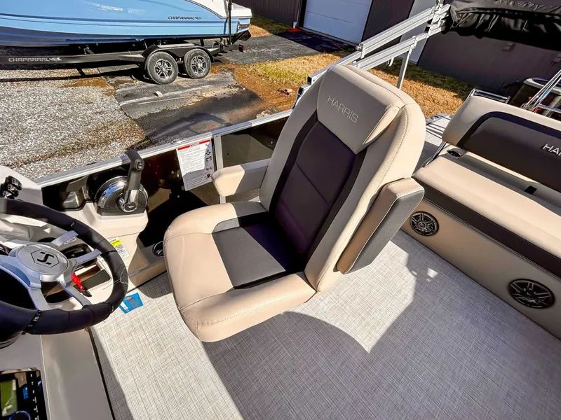 Slide: The Image of Harris Cruiser 230 SL 2025 - 16