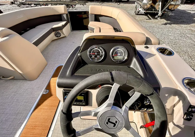 Slide: The Image of Harris Cruiser 230 SL 2025 - 17