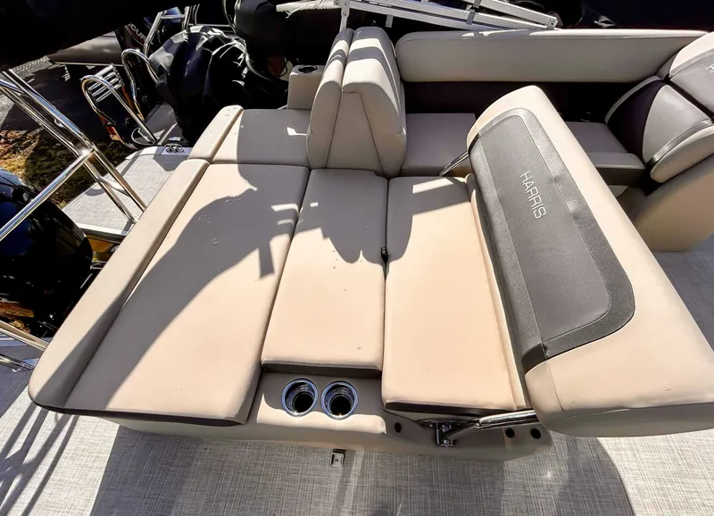 Slide: The Image of Harris Cruiser 230 SL 2025 - 7