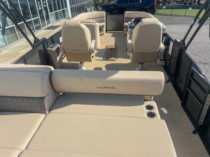 Slide: The Image of Harris Cruiser 230 SLDH 2026 - 10