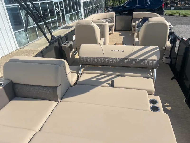 Slide: The Image of Harris Cruiser 230 SLDH 2026 - 11