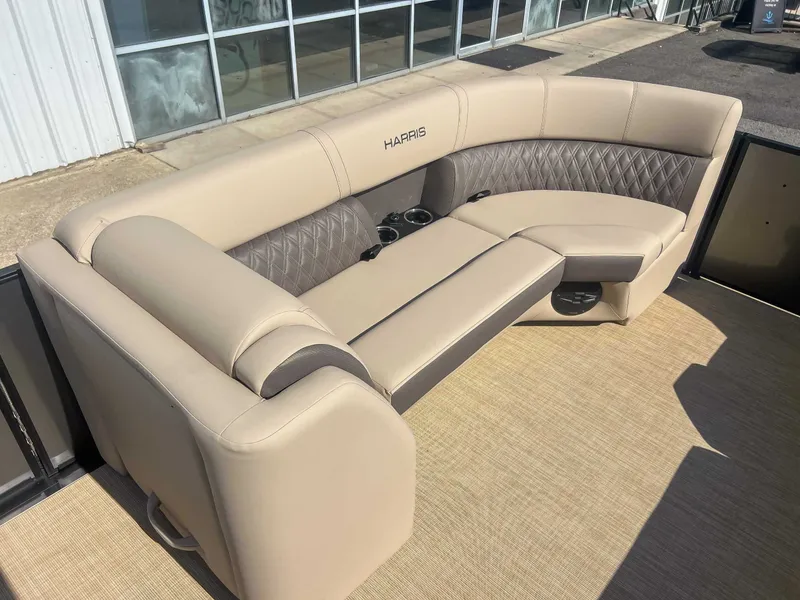 Slide: The Image of Harris Cruiser 230 SLDH 2026 - 13