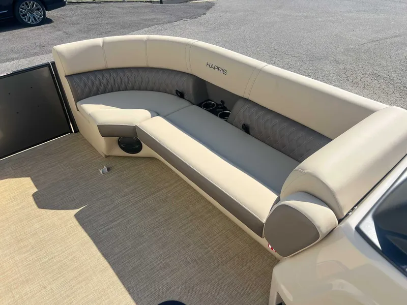 Slide: The Image of Harris Cruiser 230 SLDH 2026 - 14