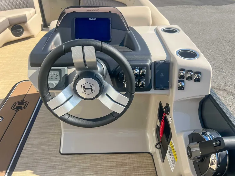 Slide: The Image of Harris Cruiser 230 SLDH 2026 - 18