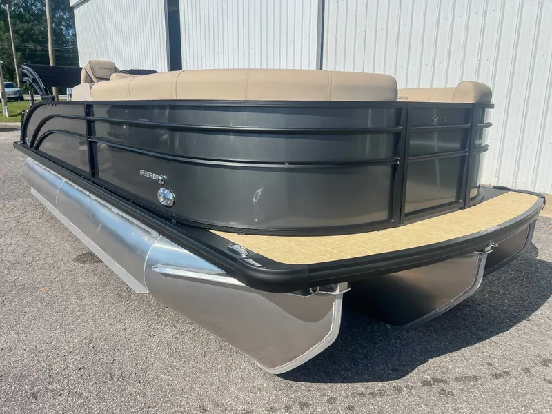 Slide: The Image of Harris Cruiser 230 SLDH 2026 - 3