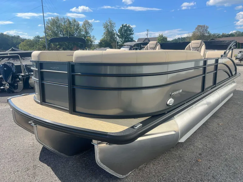 Slide: The Image of Harris Cruiser 230 SLDH 2026 - 5