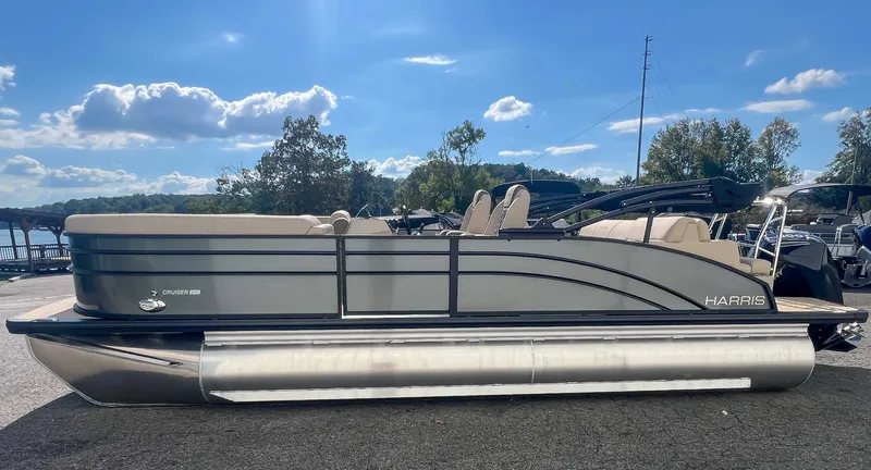 Slide: The Image of Harris Cruiser 230 SLDH 2026 - 6