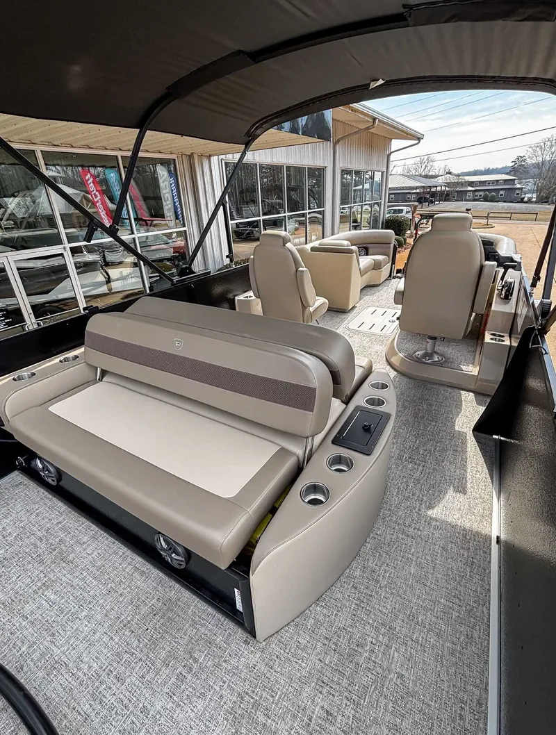 Slide: The Image of Premier 230 Sunsation RL (PTX 28) 2025 - 11