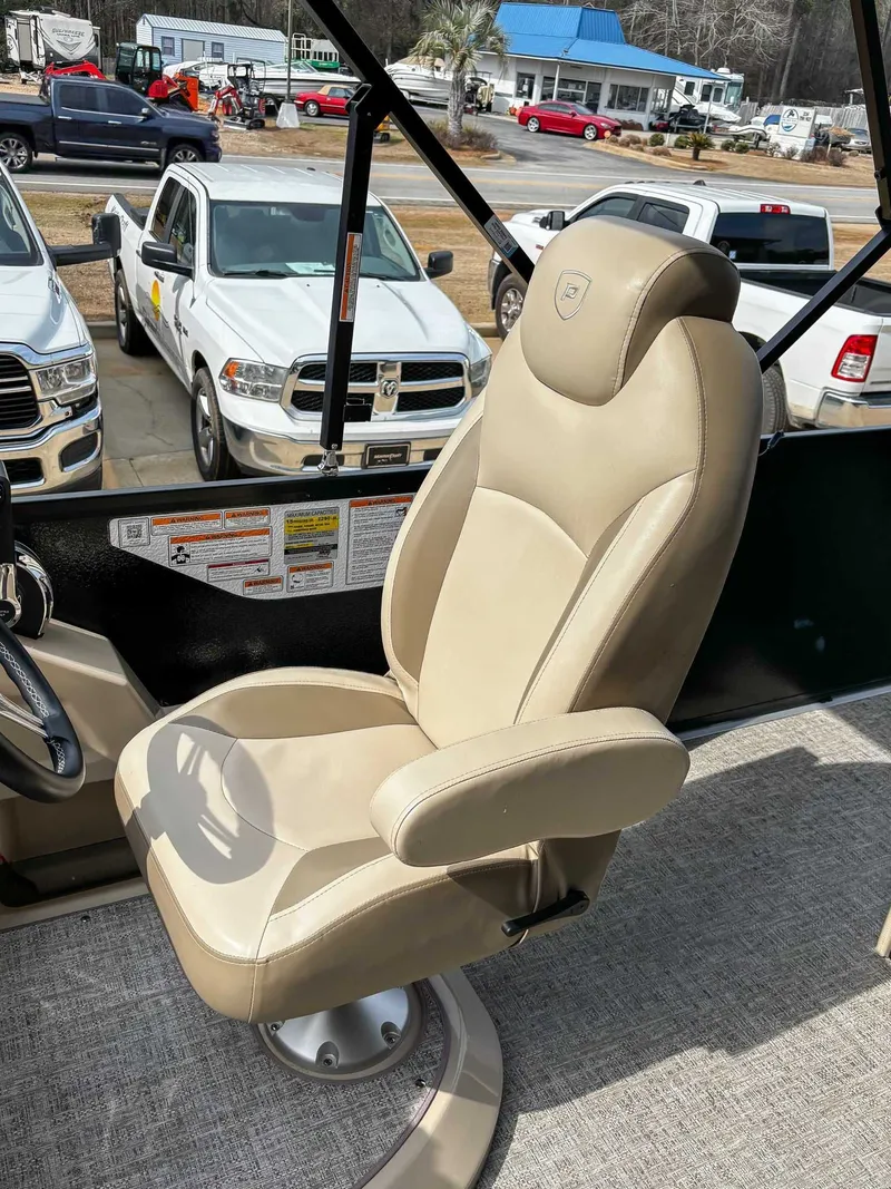 Slide: The Image of Premier 230 Sunsation RL (PTX 28) 2025 - 18