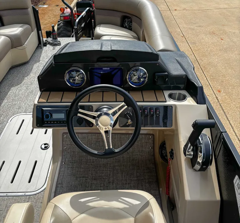 Slide: The Image of Premier 230 Sunsation RL (PTX 28) 2025 - 19