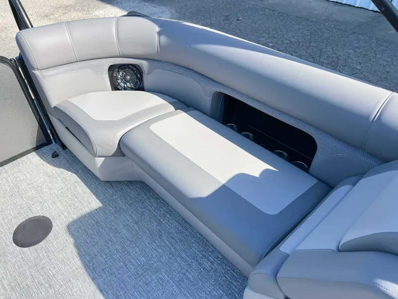 Slide: The Image of Premier Sunsation 230 RF (28 PTX) 2026 - 19