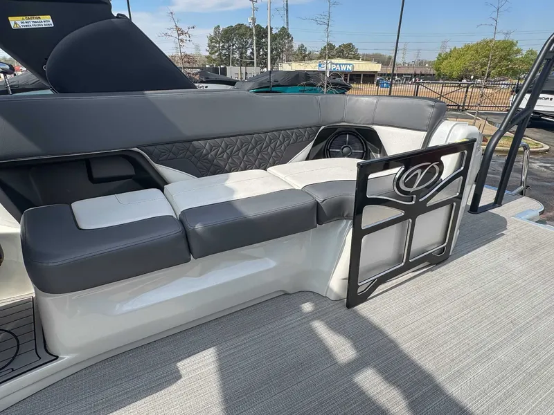 Slide: The Image of Veranda V-ONE 2023 - 10