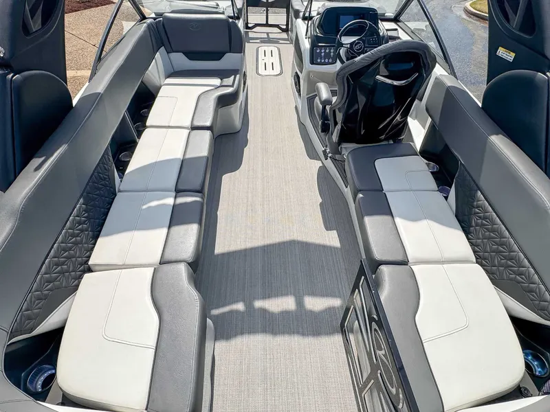 Slide: The Image of Veranda V-ONE 2023 - 11