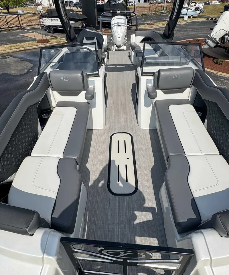 Slide: The Image of Veranda V-ONE 2023 - 12