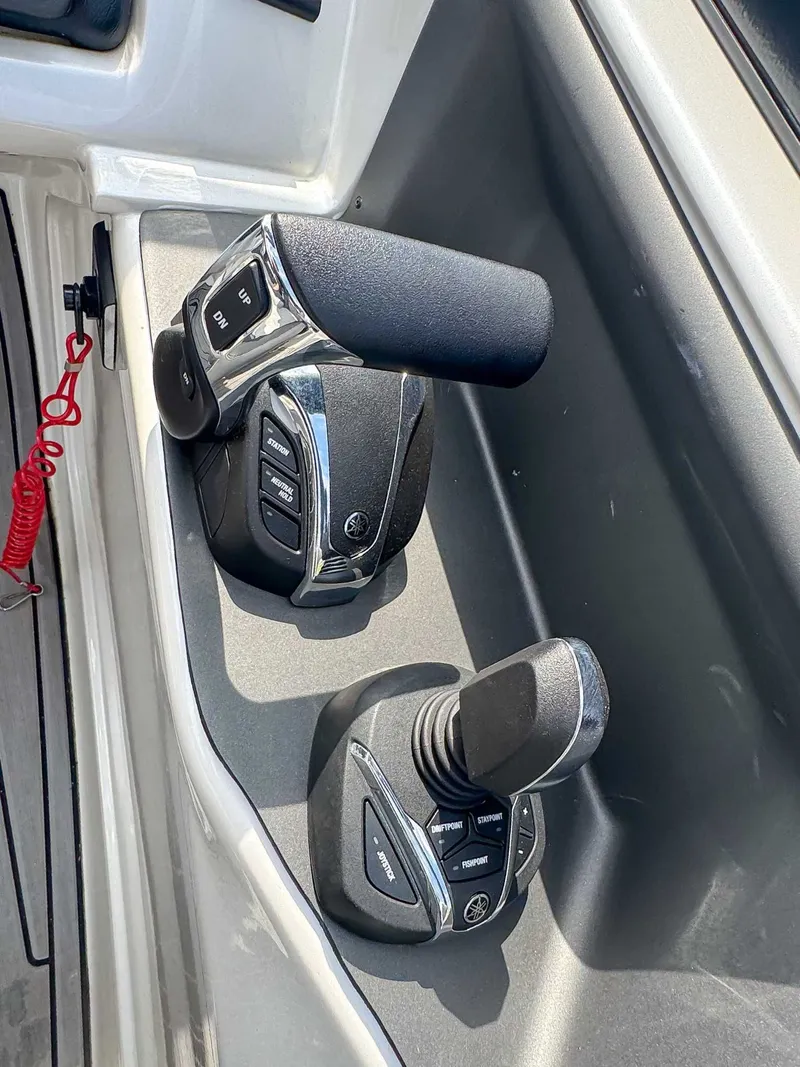 Slide: The Image of Veranda V-ONE 2023 - 19