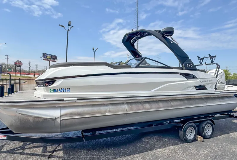 Slide: The Image of Veranda V-ONE 2023 - 5