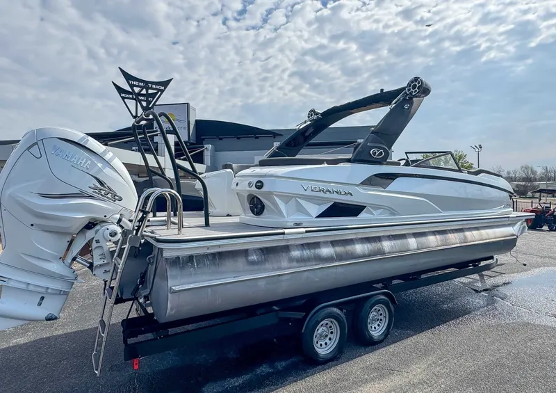 Slide: The Image of Veranda V-ONE 2023 - 6