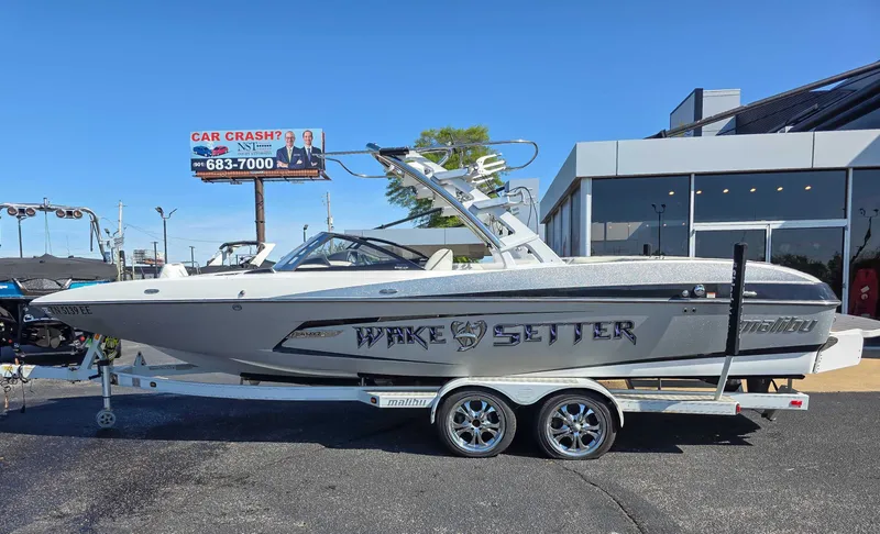 The Image of Malibu Wakesetter 24 MXZ 2013 - 1