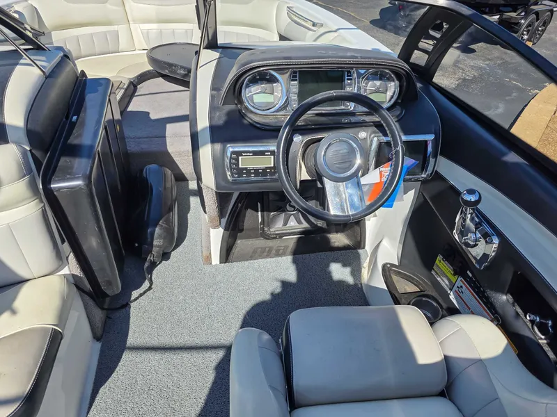 Slide: The Image of Malibu Wakesetter 24 MXZ 2013 - 10