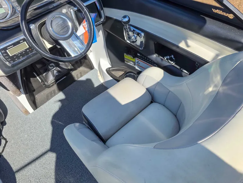 Slide: The Image of Malibu Wakesetter 24 MXZ 2013 - 14