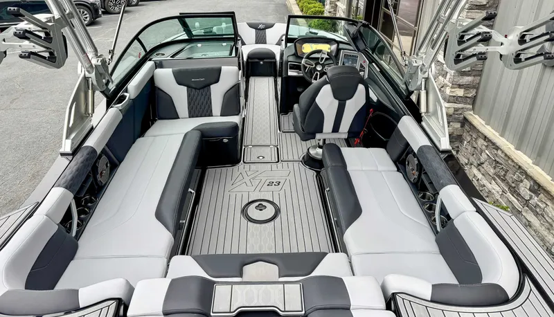 Slide: The Image of MasterCraft XT23 2022 - 10