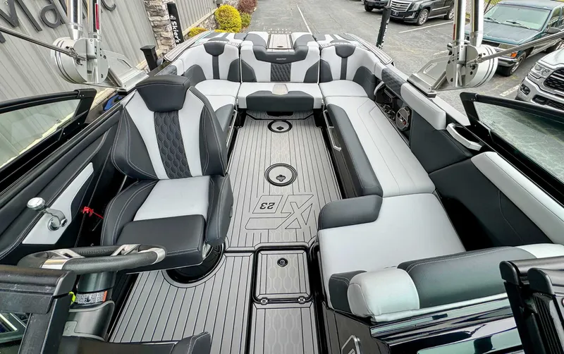 Slide: The Image of MasterCraft XT23 2022 - 13