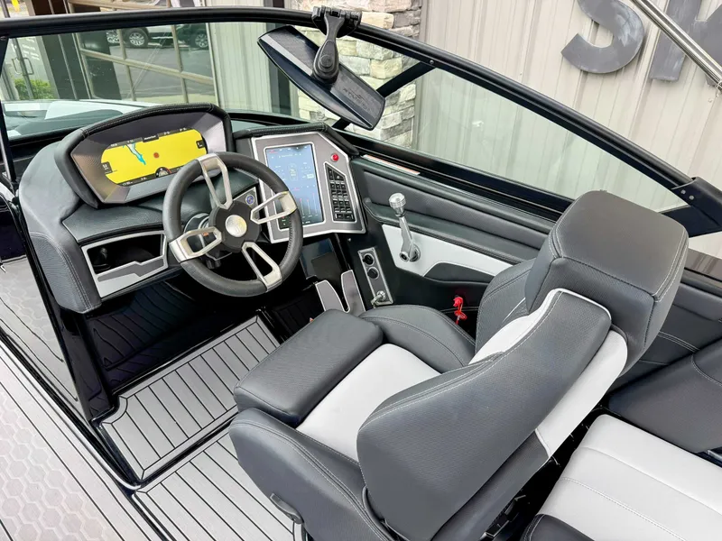 Slide: The Image of MasterCraft XT23 2022 - 15