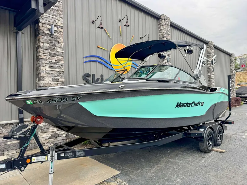 Slide: The Image of MasterCraft XT23 2022 - 3