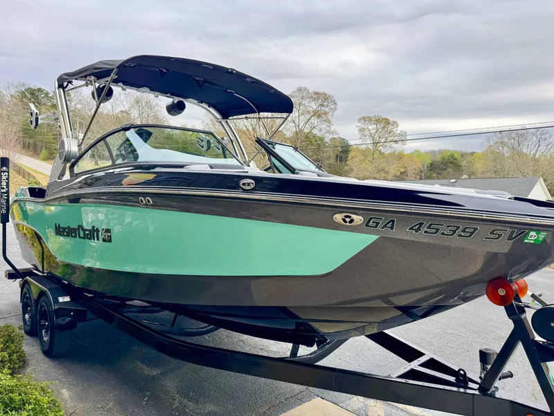 Slide: The Image of MasterCraft XT23 2022 - 4