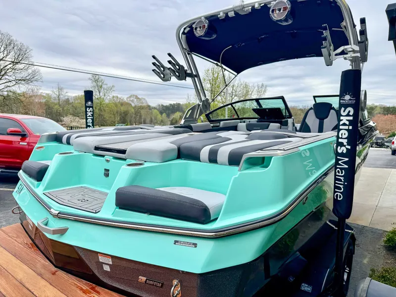 Slide: The Image of MasterCraft XT23 2022 - 5