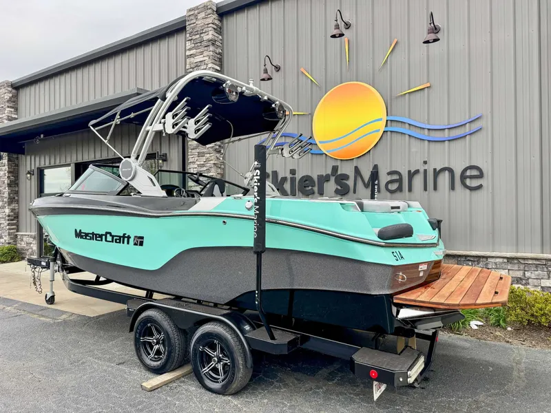 Slide: The Image of MasterCraft XT23 2022 - 6