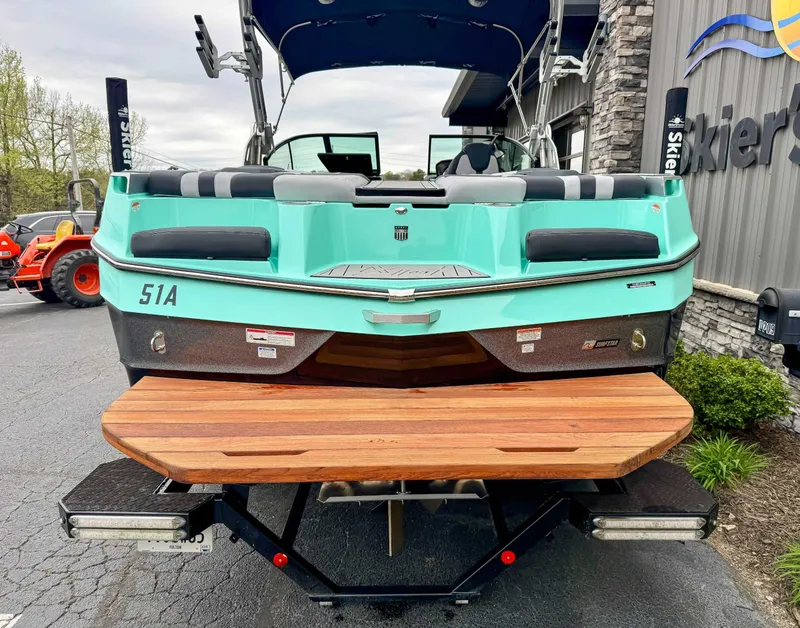 Slide: The Image of MasterCraft XT23 2022 - 7