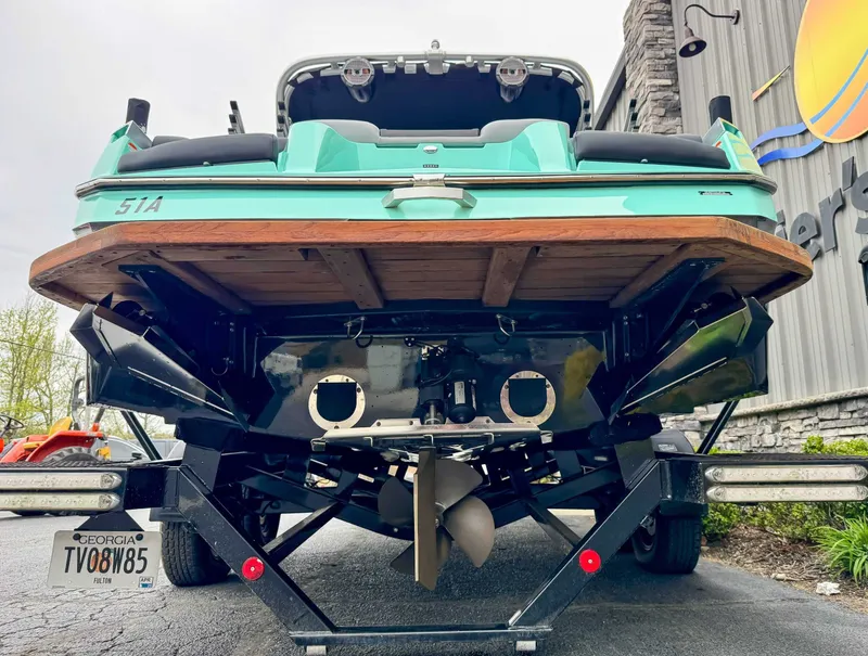 Slide: The Image of MasterCraft XT23 2022 - 8