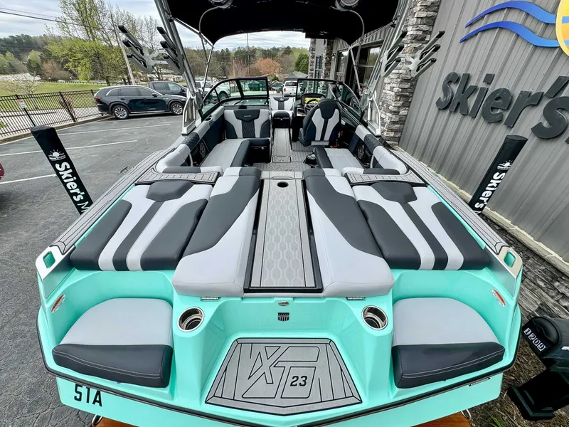 Slide: The Image of MasterCraft XT23 2022 - 9