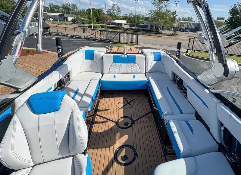 Slide: The Image of MasterCraft X24 2019 - 13