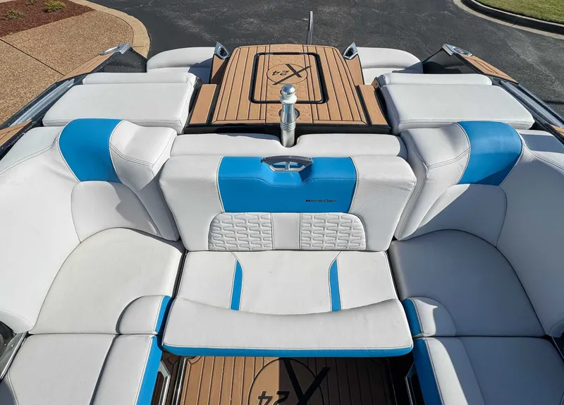 Slide: The Image of MasterCraft X24 2019 - 18