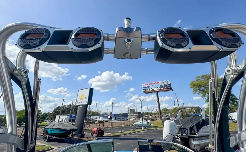 Slide: The Image of MasterCraft X24 2019 - 20