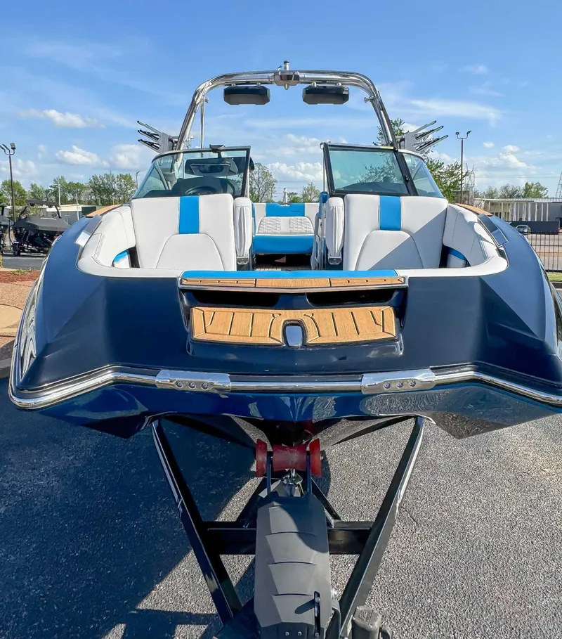 Slide: The Image of MasterCraft X24 2019 - 4