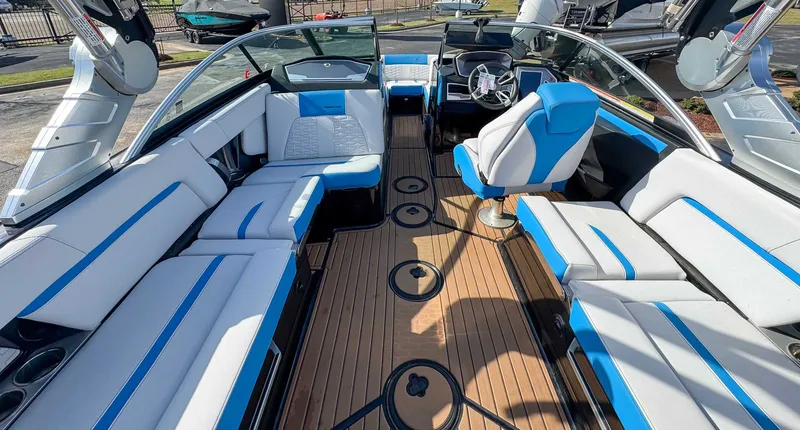 Slide: The Image of MasterCraft X24 2019 - 8