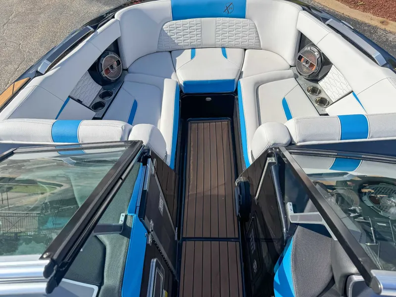 Slide: The Image of MasterCraft X24 2019 - 9