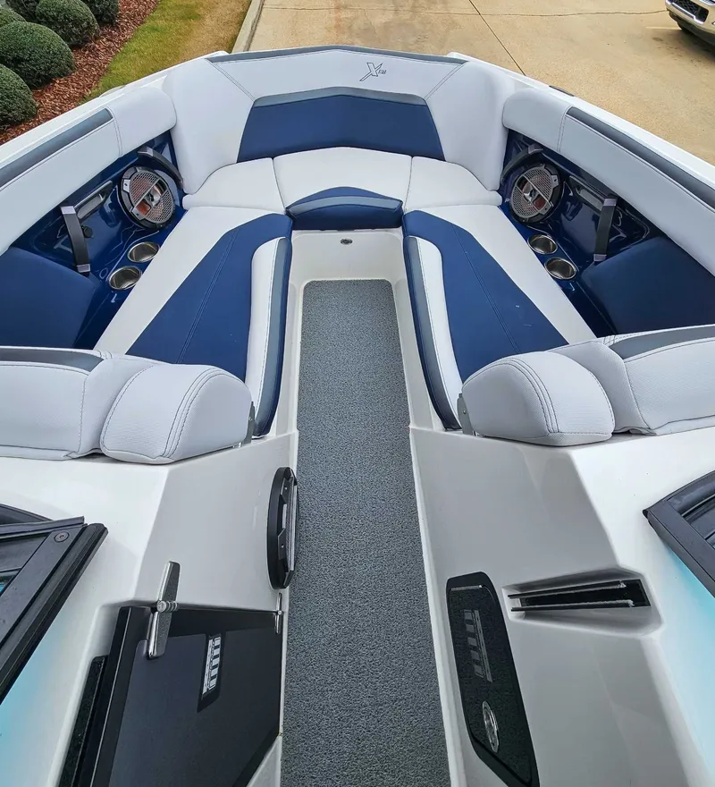 Slide: The Image of MasterCraft XStar 2021 - 10