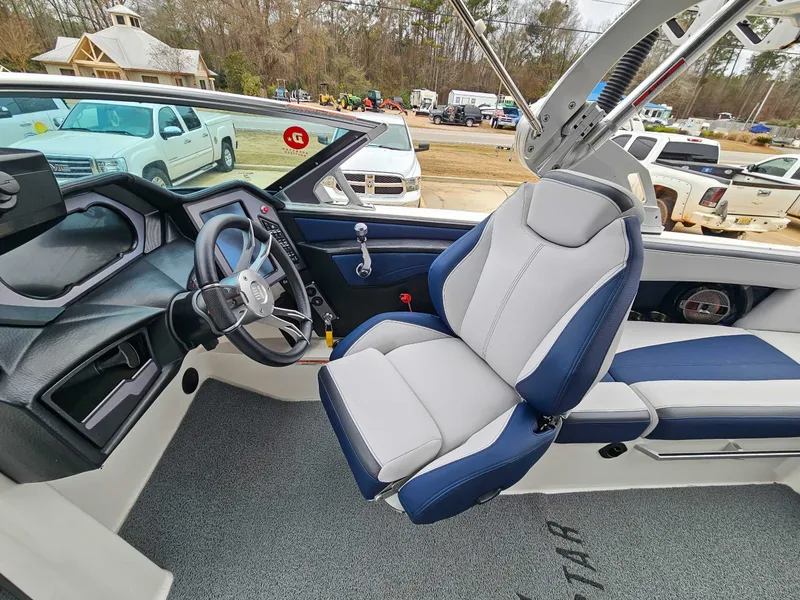 Slide: The Image of MasterCraft XStar 2021 - 12