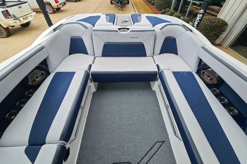 Slide: The Image of MasterCraft XStar 2021 - 15