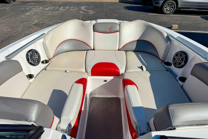 Slide: The Image of MasterCraft X46 2016 - 12