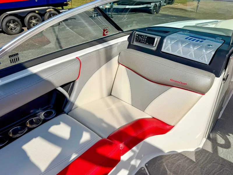 Slide: The Image of MasterCraft X46 2016 - 15