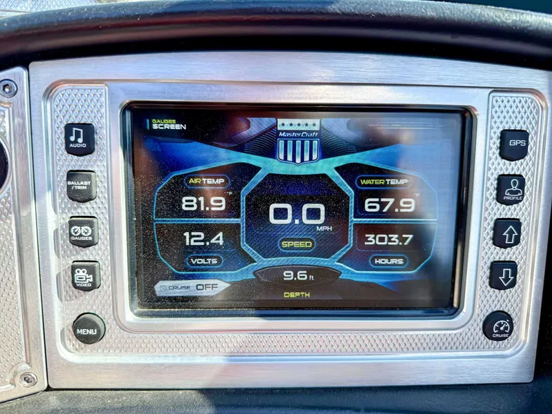 Slide: The Image of MasterCraft X46 2016 - 17