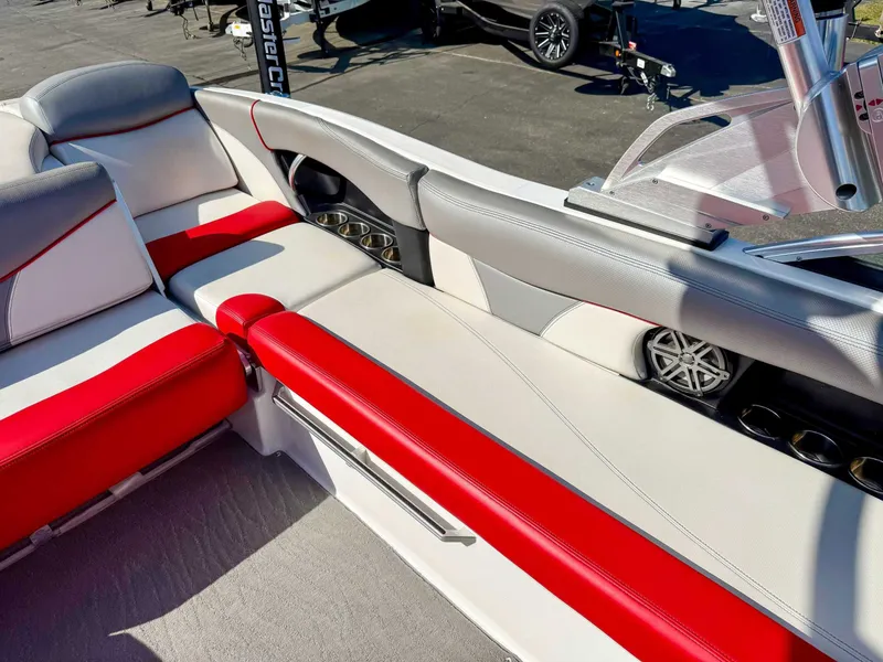 Slide: The Image of MasterCraft X46 2016 - 20