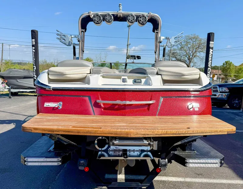 Slide: The Image of MasterCraft X46 2016 - 9