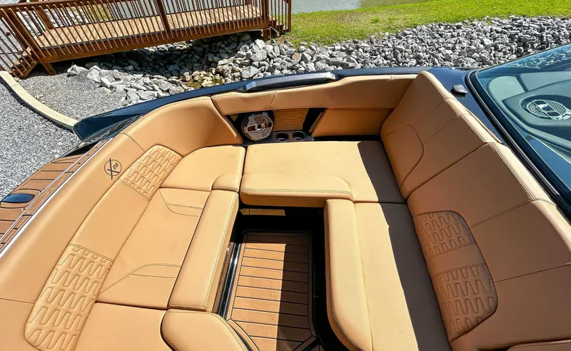 Slide: The Image of MasterCraft X26 2021 - 13