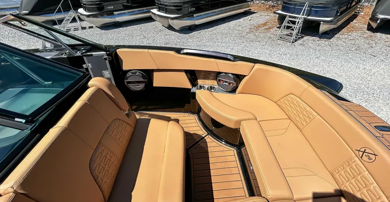 Slide: The Image of MasterCraft X26 2021 - 14